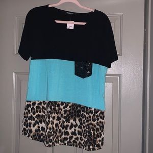 Brand new Heimish block top with sparkle pocket